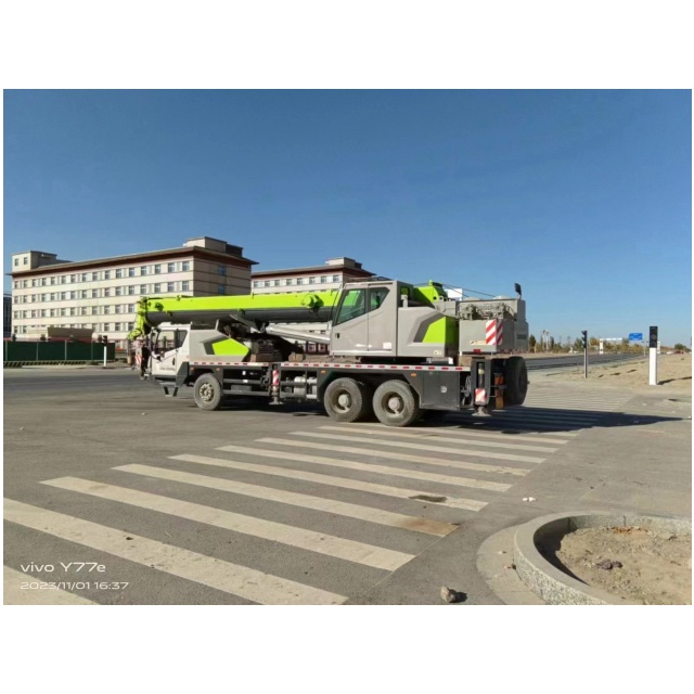 used crane ZOOMLION 251V manufacture